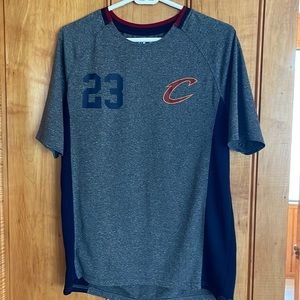 James #23 NBA  Cleveland Cavaliers Sort Sleeve T Shirt Men’s size Small
